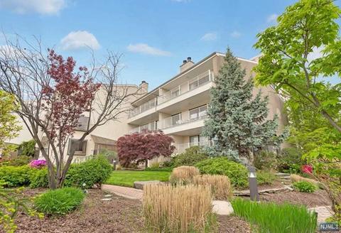 1225 River Rd #9D, Edgewater, NJ 07020 photo 1