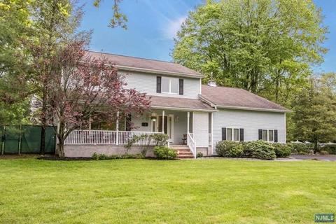 1 Pine St, Waldwick, NJ 07463 photo 1