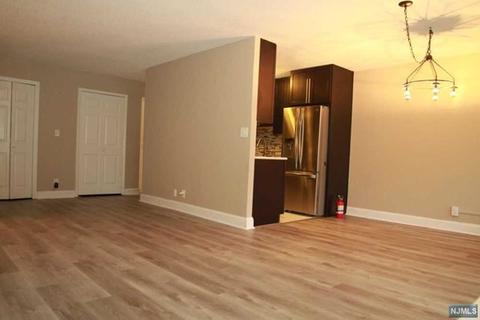 150 Overlook Ave #14B, Hackensack, NJ 07601 photo 1