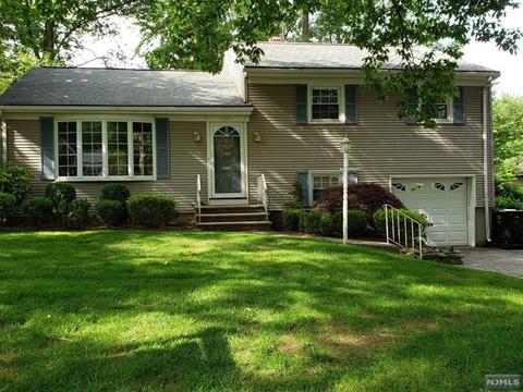 320 Franklin Pl, Paramus, NJ 07652 photo 1