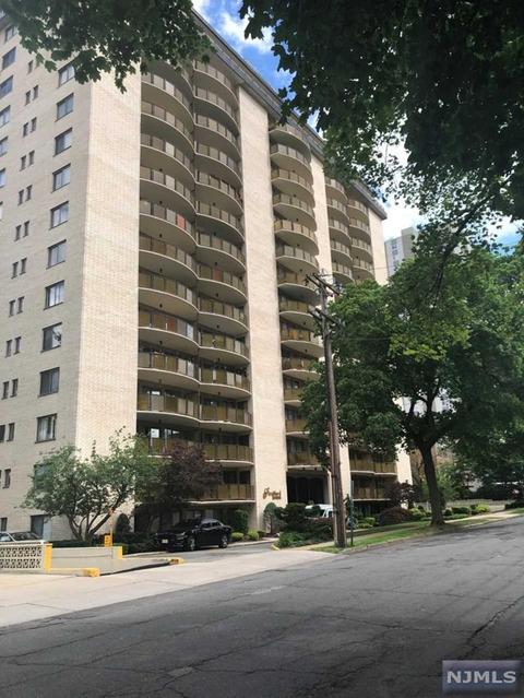 150 Overlook Ave #16H, Hackensack, NJ 07601 photo 1