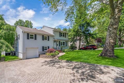 659 Terrace Dr, Paramus, NJ 07652 photo 1