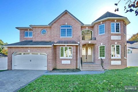 154 Geering Ter, Paramus, NJ 07652 photo 1