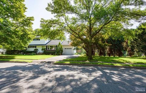722 Lafayette St, Paramus, NJ 07652 photo 1