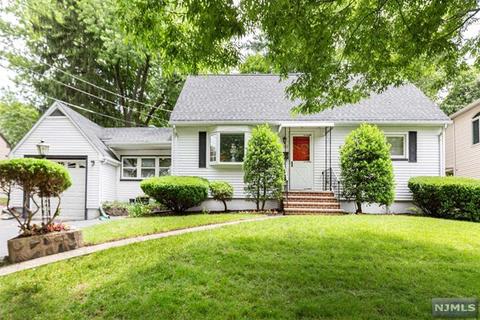 282 Wedgewood Dr, Paramus, NJ 07652 photo 1