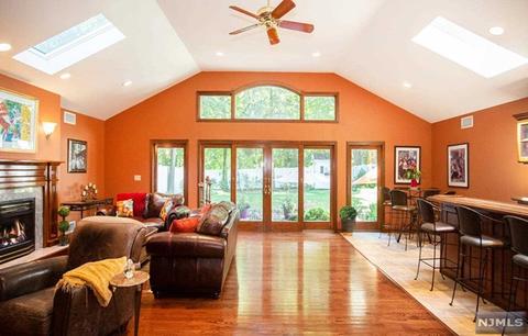 348 E Midland Ave, Paramus, NJ 07652 photo 1