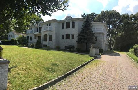 380 Valley View Ave, Paramus, NJ 07652 photo 1