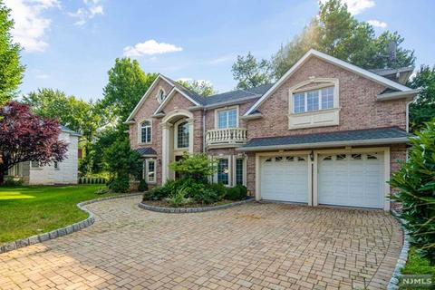 282 Starling Ct, Paramus, NJ 07652 photo 1
