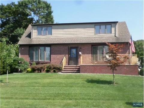 250 Wedgewood Dr, Paramus, NJ 07652 photo 1