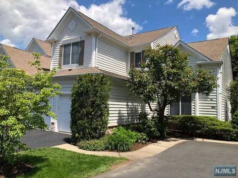 26 Thistle Dr, Paramus, NJ 07652 photo 1