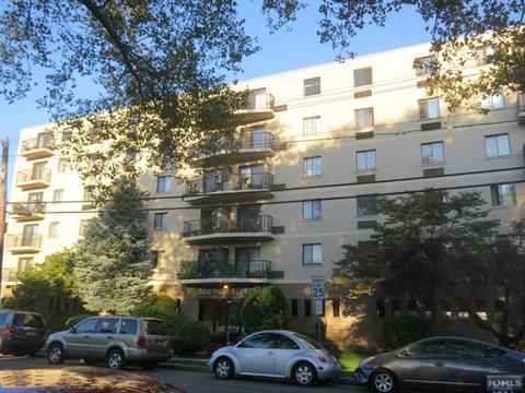 300 Park St #3C, Hackensack, NJ 07601 photo 1