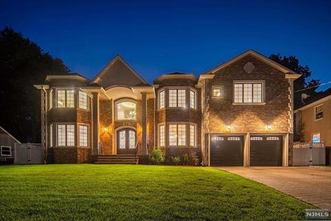 270 Buttonwood Dr, Paramus, NJ 07652 photo 1