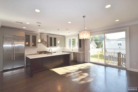 90 Westervelt Pl, Cresskill, NJ 07626 photo 1