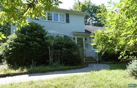 86 Circle Dr, Paramus, NJ 07652 photo 1