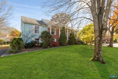 754 Buchanan Ct, Paramus, NJ 07652 photo 1