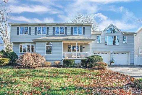 304 Oakwood Dr, Paramus, NJ 07652 photo 1