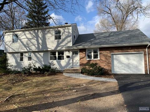 707 Chadwick Dr, Paramus, NJ 07652 photo 1