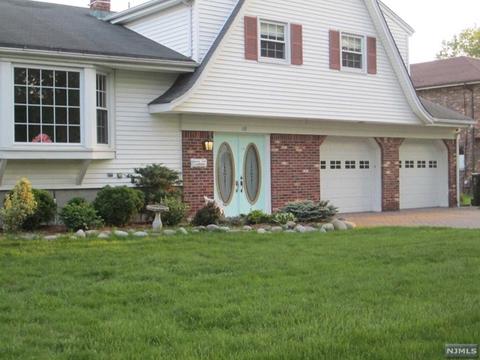 10 Aspen Ct, Paramus, NJ 07652 photo 1
