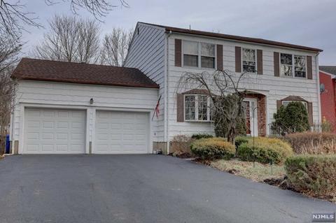 68 Heather Ln, Paramus, NJ 07652 photo 1