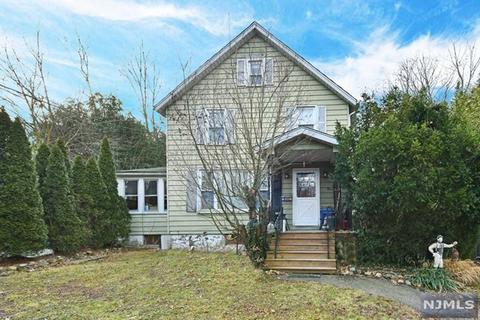 340 South Dr, Paramus, NJ 07652 photo 1