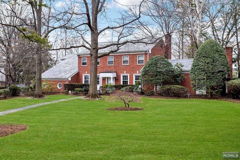 615 Winthrop Rd, Teaneck, NJ 07666 photo 1