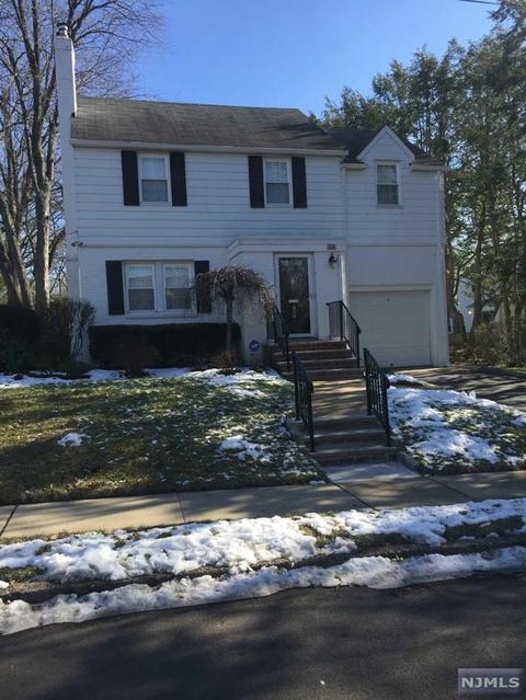 937 Alpine Dr, Teaneck, NJ 07666 photo 1