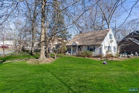 56 Knollwood Dr, Paramus, NJ 07652 photo 1
