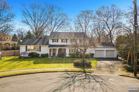 530 Clark Rd, Paramus, NJ 07652 photo 1