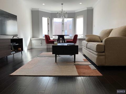 404 Hancock Ct, Edgewater, NJ 07020 photo 1
