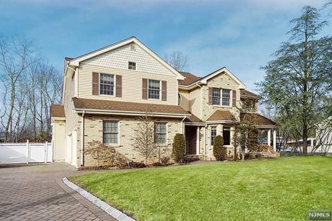 719 Chimes Rd, Paramus, NJ 07652 photo 1