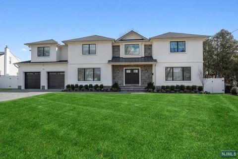 716 Nugent St, Paramus, NJ 07652 photo 1