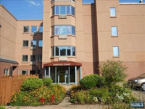 304 Hancock Ct, Edgewater, NJ 07020 photo 1
