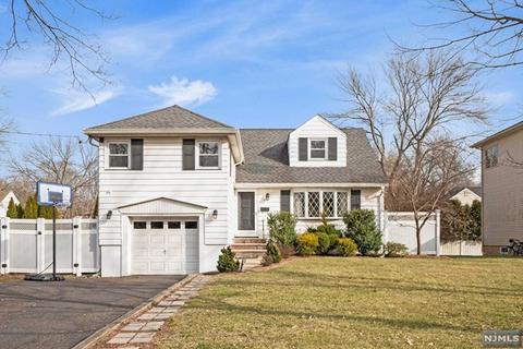 142 Village Cir W, Paramus, NJ 07652 photo 1
