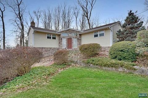 44 Ware Rd, Upper Saddle River, NJ 07458 photo 1