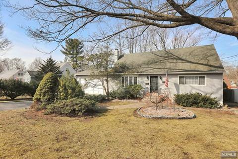 283 Wedgewood Dr, Paramus, NJ 07652 photo 1