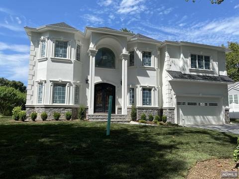 743 Arbor Rd, Paramus, NJ 07652 photo 1