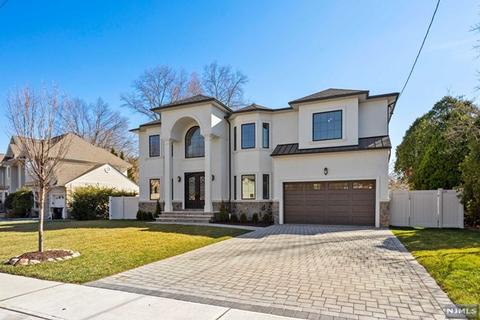726 Reeder Rd, Paramus, NJ 07652 photo 1