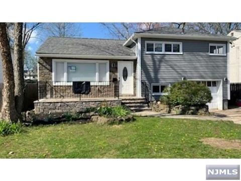 95 Deerfield St, Bergenfield, NJ 07621