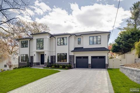 194 Fredrick St, Paramus, NJ 07652 photo 1
