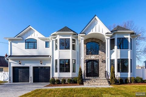 527 Tuers Ln, Paramus, NJ 07652 photo 1