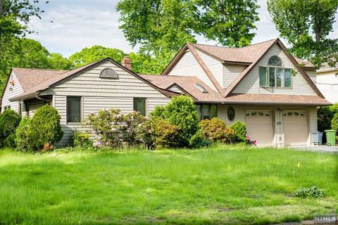 221 Concord Dr, Paramus, NJ 07652 photo 1