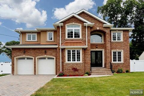 226 Vivien Ct, Paramus, NJ 07652 photo 1