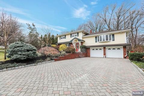 189 Fredrick St, Paramus, NJ 07652 photo 1