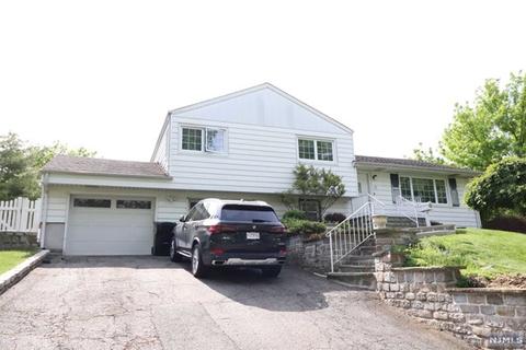 51 Harmon Dr, Paramus, NJ 07652 photo 1