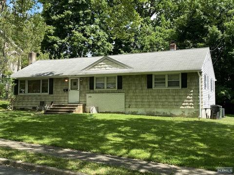 159 Cleenput Ter, Paramus, NJ 07652 photo 1