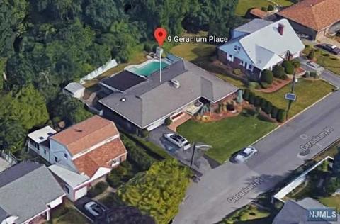 9 Geranium Pl, Wallington, NJ 07057 photo 1