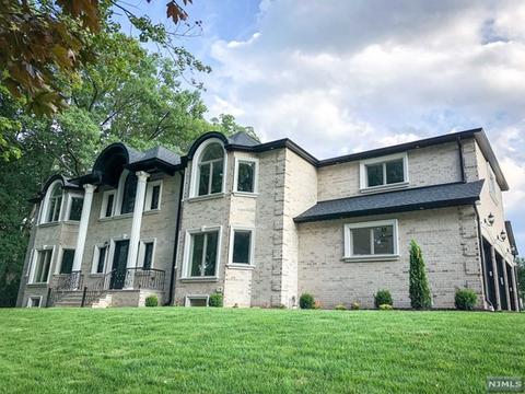 408 Brock Ct, Paramus, NJ 07652 photo 1