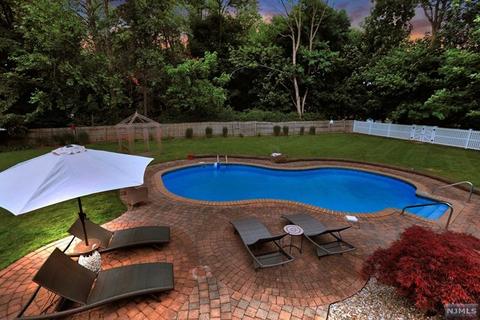 547 E Saddle River Rd, Upper Saddle River, NJ 07458 photo 1