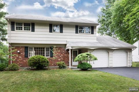 10 Dogwood Ct, Paramus, NJ 07652 photo 1