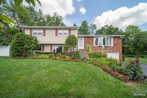 295 Maril Ct, Paramus, NJ 07652 photo 1